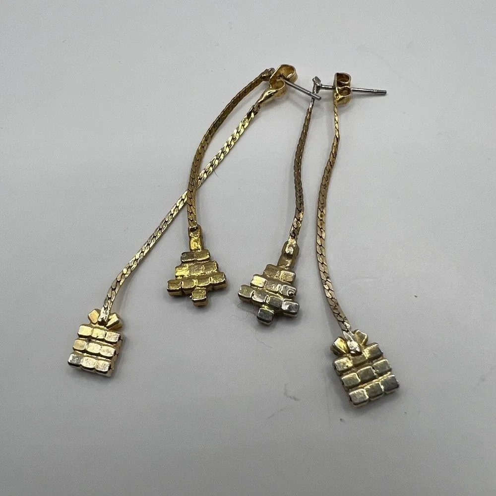 Vintage Pierced Earrings Christmas‎ Dangle Drop Serpentine Chain Tree Presents
